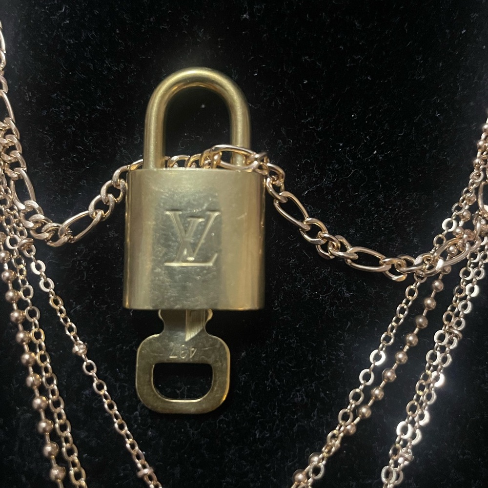 Gold Chain Necklace with Louis Vuitton Lock 437 Pendant - Picture 11 of 11